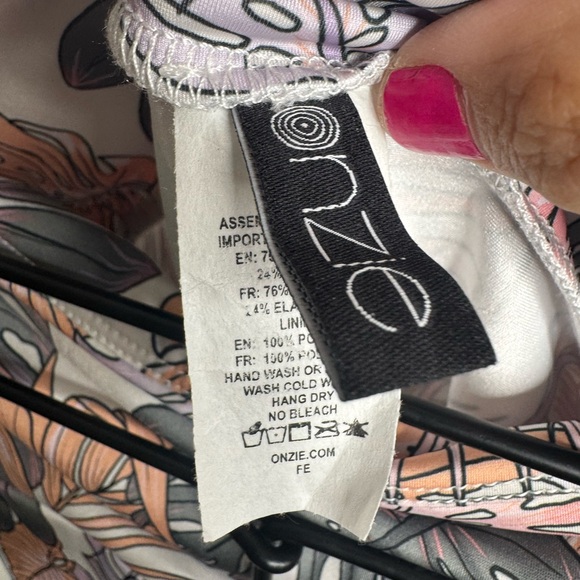 Onzie High Rise Biker Shorts in the Boho Botanical print womens S/M athletic - Picture 5 of 5